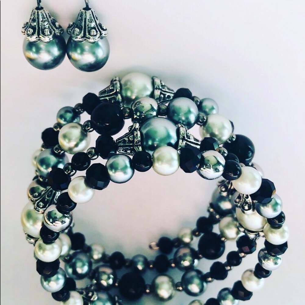 Wire wrap bracelet with matching earrings